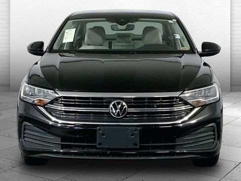Used 2024 Volkswagen Jetta SE w/ Panoramic Sunroof Package FWD image 2