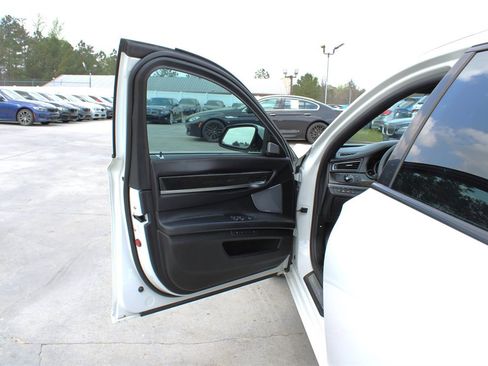 Used 2014 BMW 750Li image 38