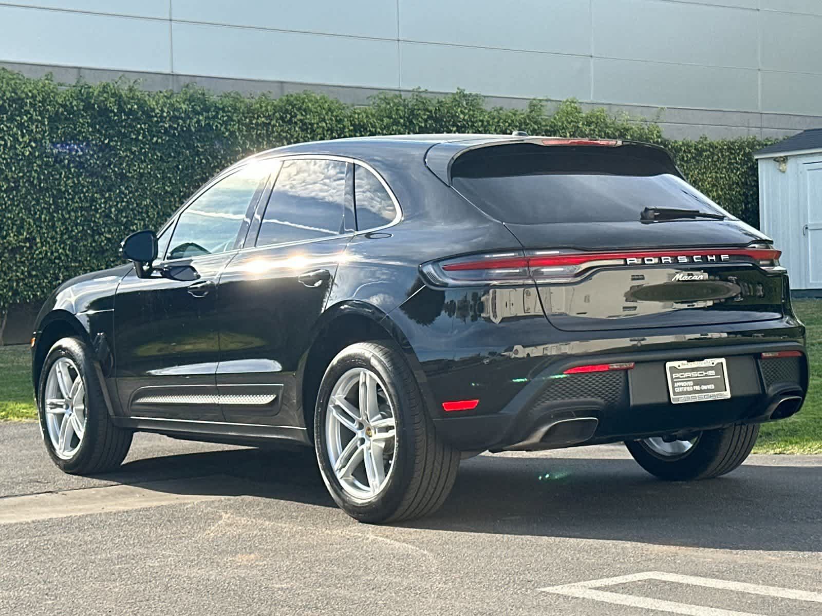 Used 2025 Porsche Macan AWD/4WD image 3