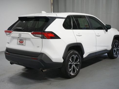 Used 2022 Toyota RAV4 LE image 8