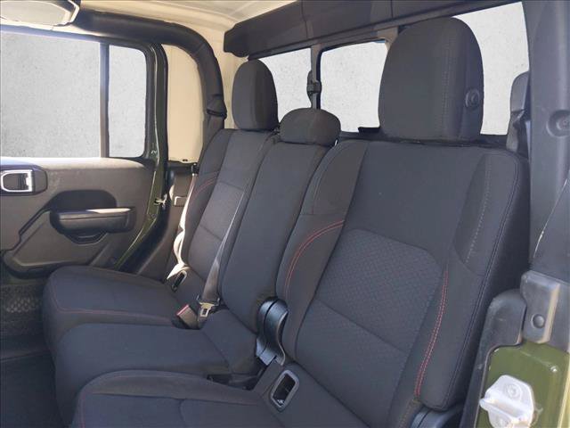 Used 2023 Jeep Gladiator Rubicon AWD/4WD image 18