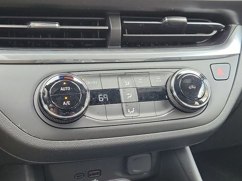 Certified 2024 Buick Envista Preferred image 19