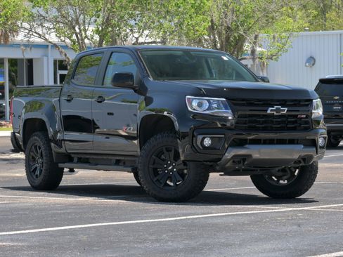 Used 2022 Chevrolet Colorado Z71 w/ Z71 Midnight Edition AWD/4WD image 2