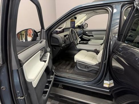 Used 2025 Ford Expedition Max Platinum w/ Driver's Package AWD/4WD image 14