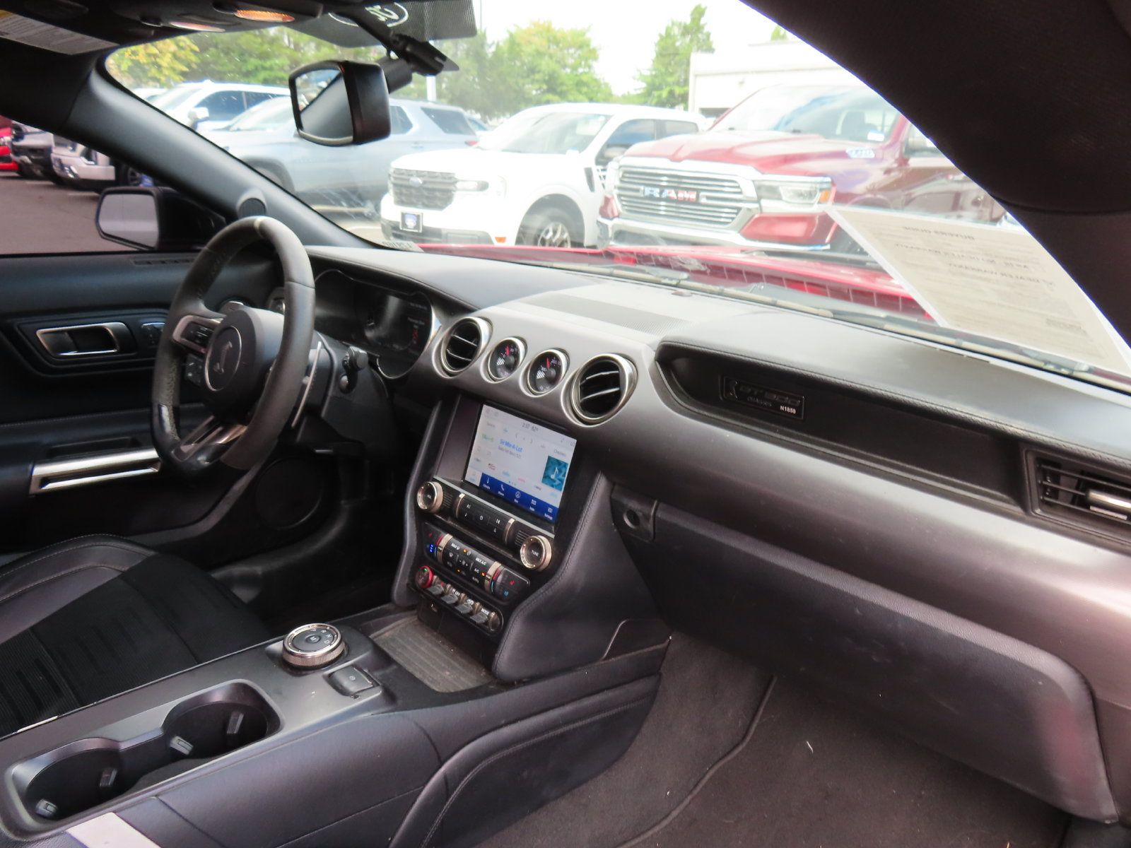Used 2022 Ford Mustang Shelby GT500 w/ Technology Package RWD image 18