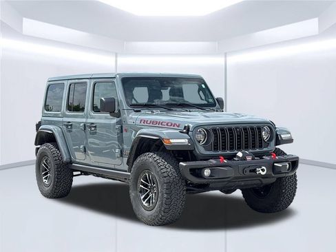 Used 2025 Jeep Wrangler Unlimited Rubicon AWD/4WD image 11