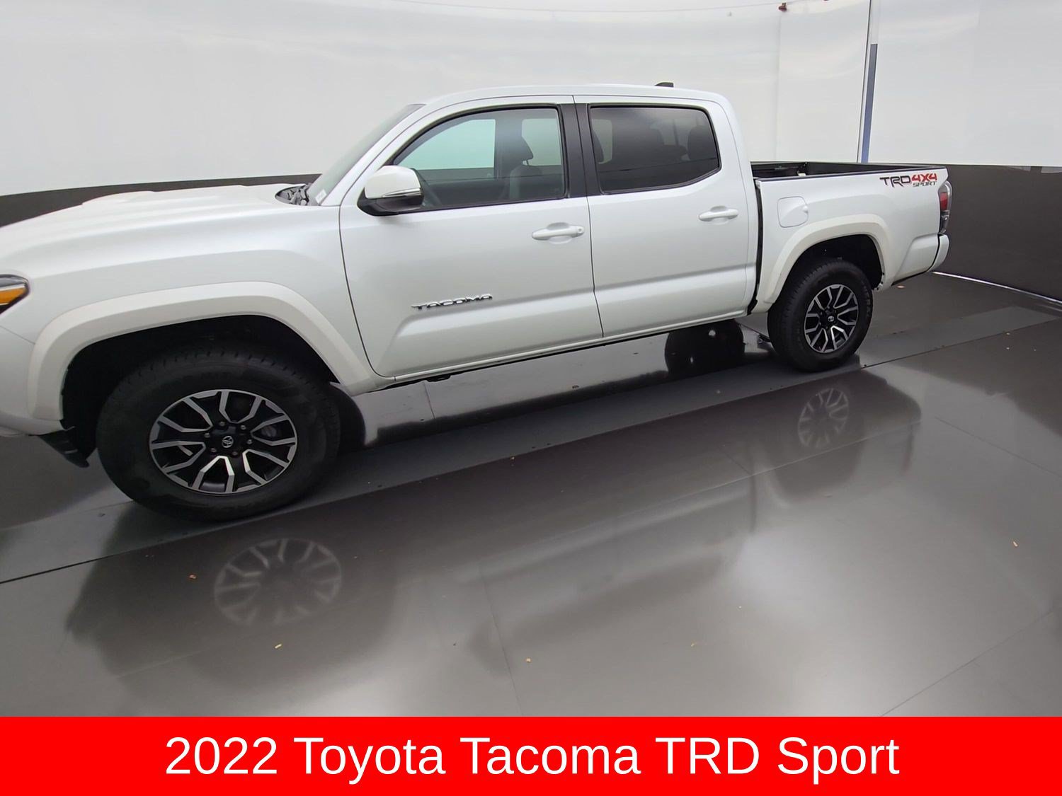 Certified 2022 Toyota Tacoma TRD Sport w/ Technology Package AWD/4WD image 4