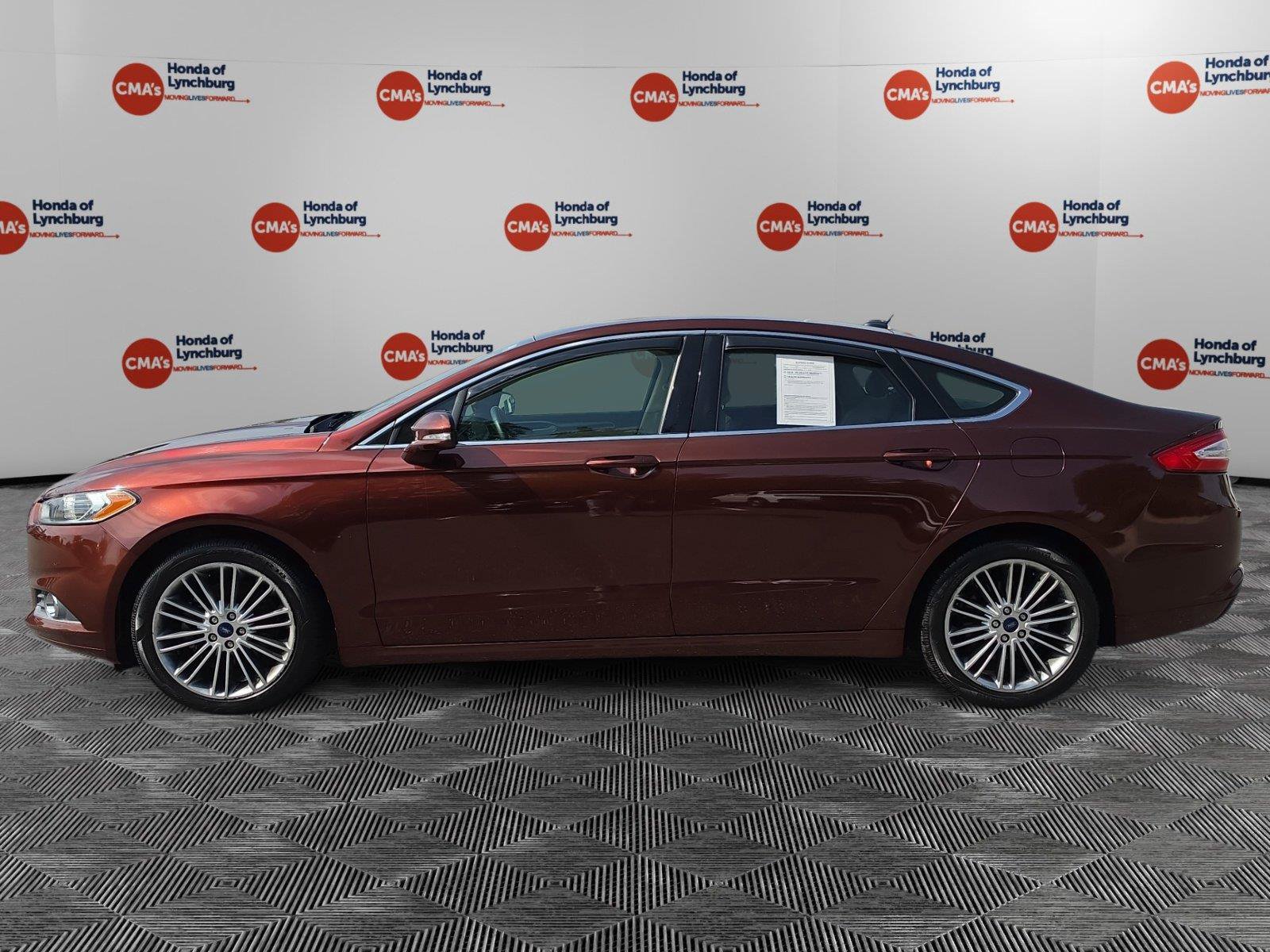 Used 2015 Ford Fusion SE w/ Equipment Group 202A FWD image 2