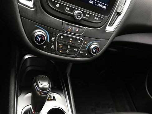 Used 2020 Chevrolet Malibu LT FWD image 23