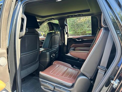 Used 2023 GMC Yukon Denali Ultimate AWD/4WD image 43