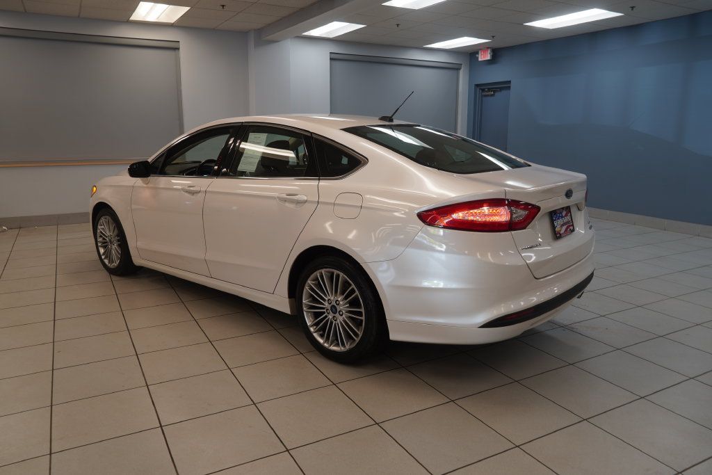 Used 2014 Ford Fusion SE w/ Equipment Group 202A FWD image 4