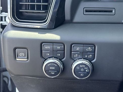 Used 2024 GMC Sierra 2500 AT4 w/ AT4 Preferred Package AWD/4WD image 18