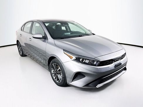 Certified 2023 Kia Forte LXS FWD image 3