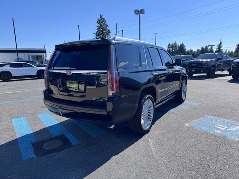 Used 2017 Cadillac Escalade Platinum AWD/4WD image 7