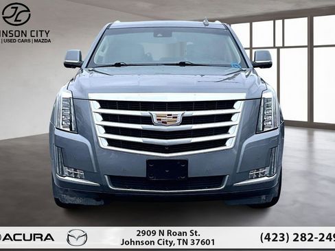 Used 2019 Cadillac Escalade Luxury image 3