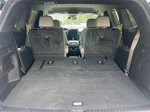 Used 2024 GMC Acadia Elevation w/ Luxury Package FWD image 28