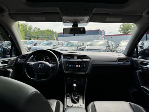 Used 2020 Volkswagen Tiguan SE w/ Panoramic Sunroof Package AWD/4WD image 26