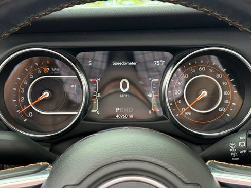 Used 2022 Jeep Wrangler Unlimited Sahara AWD/4WD image 9