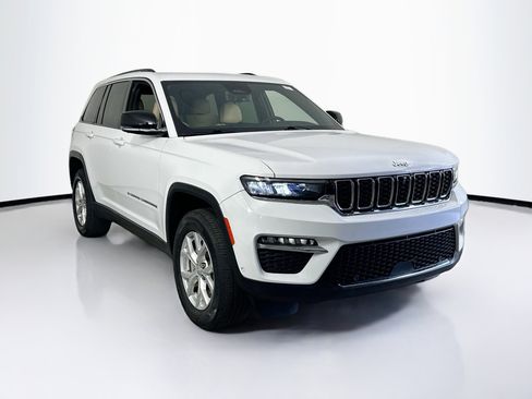 Used 2023 Jeep Grand Cherokee Limited w/ Luxury Tech Group II image 3