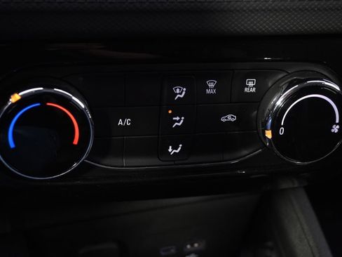 Used 2025 Chevrolet TrailBlazer LT AWD/4WD image 31
