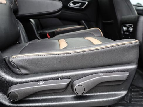 Used 2023 GMC Yukon AT4 w/ Technology Package image 18