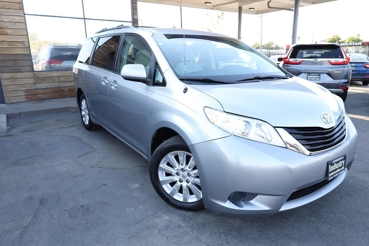 Used 2011 Toyota Sienna LE AWD/4WD image 2
