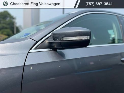 Used 2015 Volkswagen Passat TDI SEL Premium FWD image 2