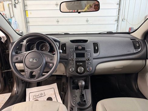 Used 2010 Kia Forte EX image 16