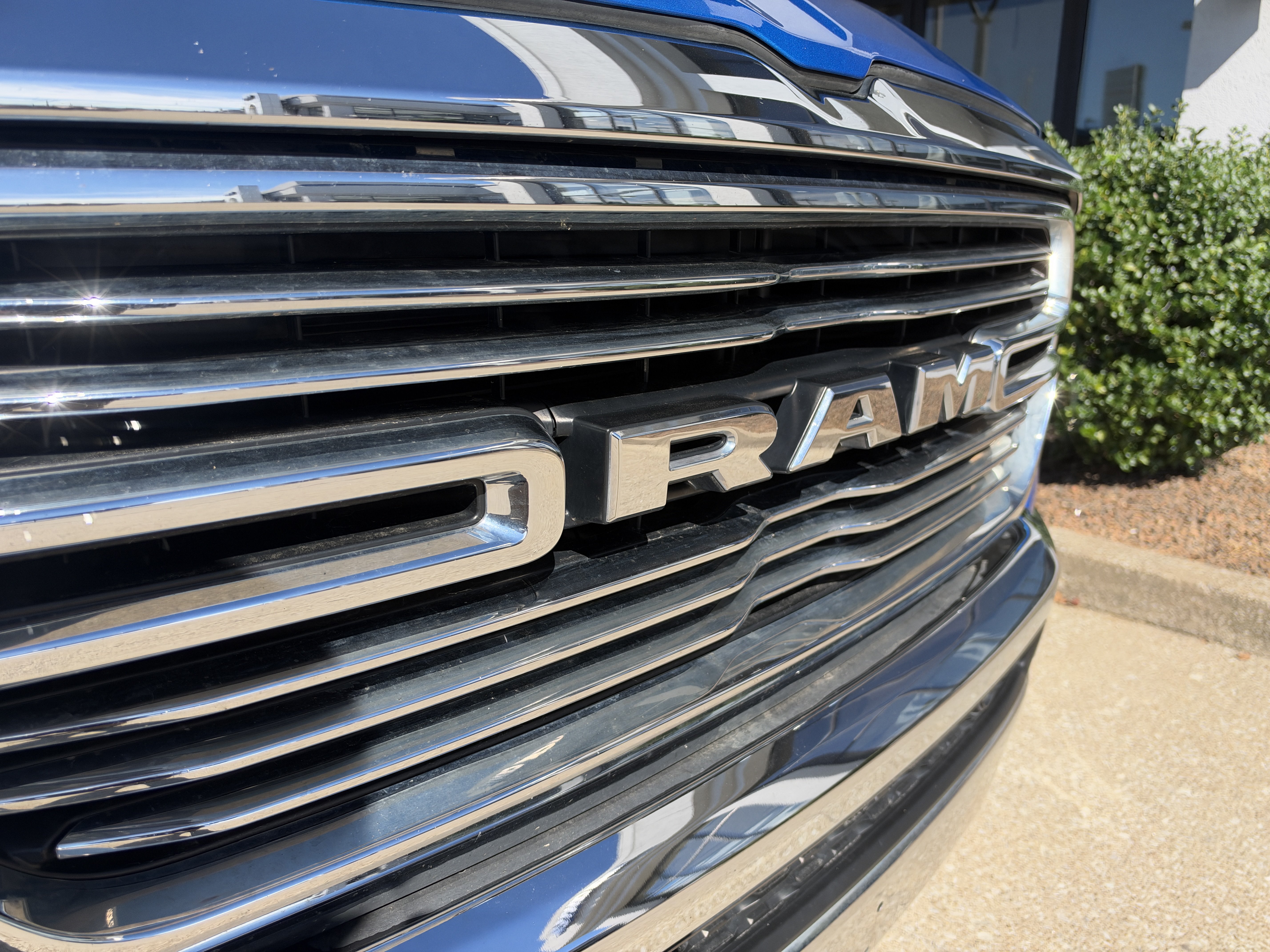 Used 2024 RAM 1500 Laramie AWD/4WD image 21