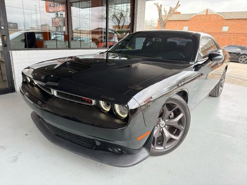 Used 2019 Dodge Challenger R/T RWD image 7