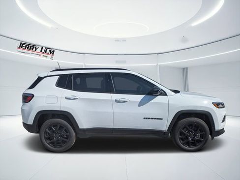 New 2026 Jeep Compass Latitude AWD/4WD image 2