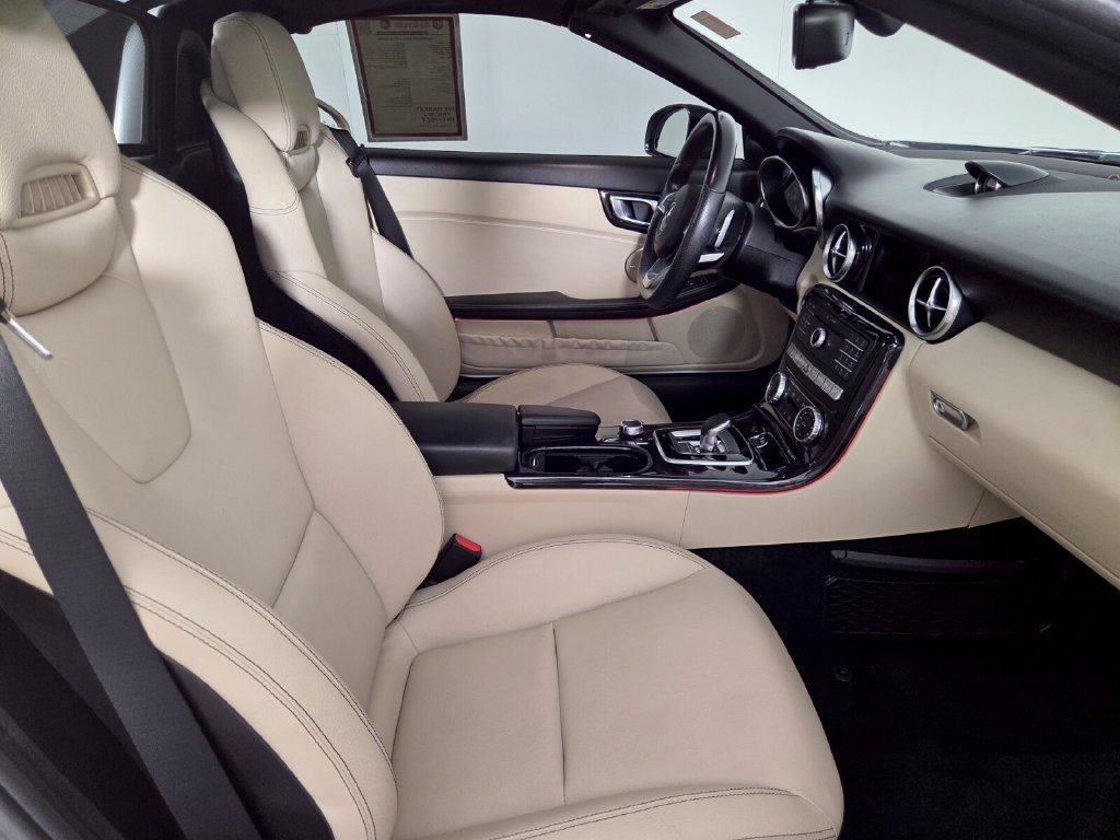 Used 2020 Mercedes-Benz SLC 300 image 28