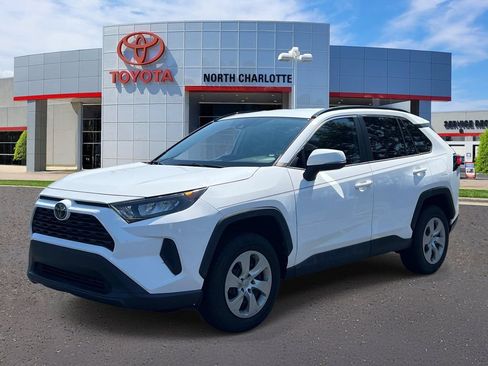 Used 2021 Toyota RAV4 LE FWD image 3