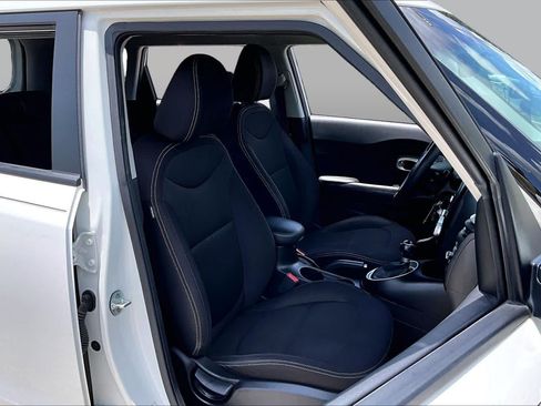 Used 2016 Kia Soul w/ Convenience Package FWD image 9