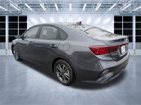 Used 2022 Kia Forte LXS w/ LXS Technology Package image 6