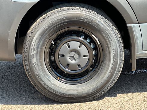 Used 2024 Mercedes-Benz Sprinter 2500 image 29