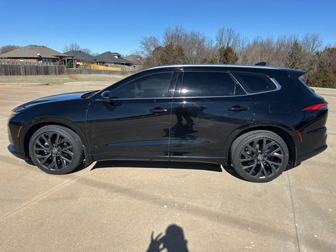 Used 2025 Toyota Crown Signia image 2