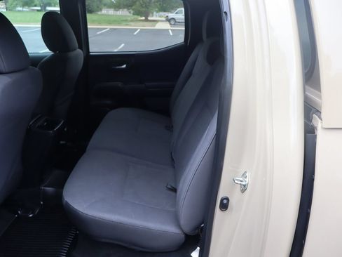 Used 2019 Toyota Tacoma TRD Off-Road AWD/4WD image 21
