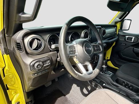 Used 2023 Jeep Wrangler Unlimited Rubicon 4xe w/ Cold Weather Group AWD/4WD image 10
