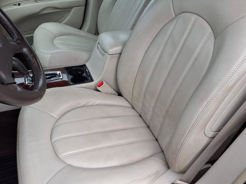 Used 2010 Buick Lucerne CXL image 3