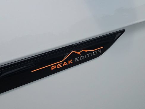 Used 2024 Volkswagen Atlas Peak Edition SEL AWD/4WD image 13