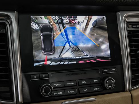 Used 2018 Porsche Macan AWD/4WD image 19