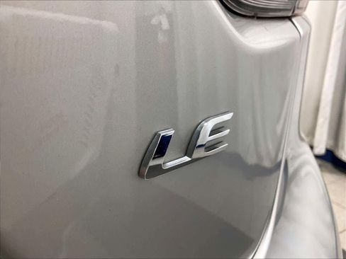 Used 2025 Toyota Corolla LE image 28