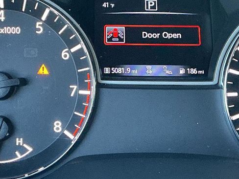 Used 2019 Nissan Pathfinder Platinum w/ Cargo Package image 15