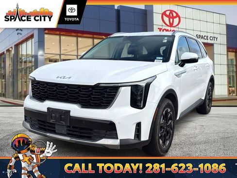 Used 2025 Kia Sorento S image 1