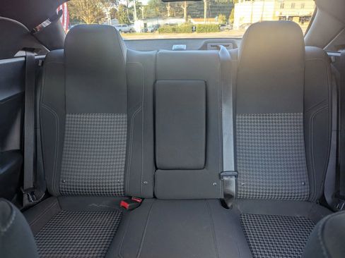 Used 2018 Dodge Challenger SXT image 18