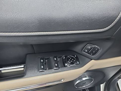 Used 2023 Ford Expedition Limited AWD/4WD image 11