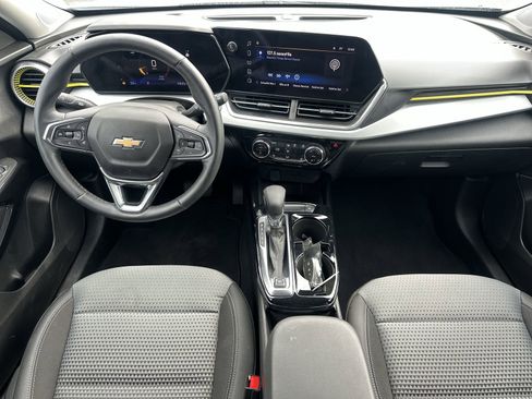 Used 2025 Chevrolet Trax LT w/ Driver Confidence Package image 18