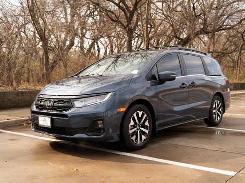 Certified 2026 Honda Odyssey EX-L image 5