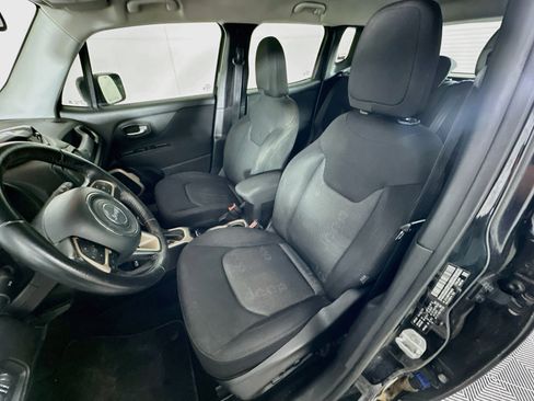 Used 2017 Jeep Renegade Latitude w/ Popular Equipment Group FWD image 13